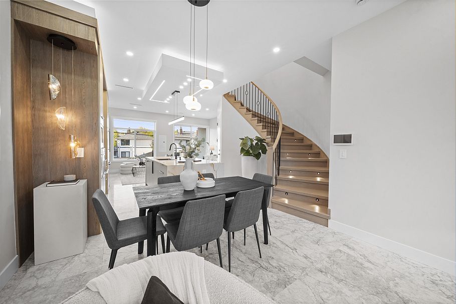 2455 W 10th Avenue Vancouver, BC - 3