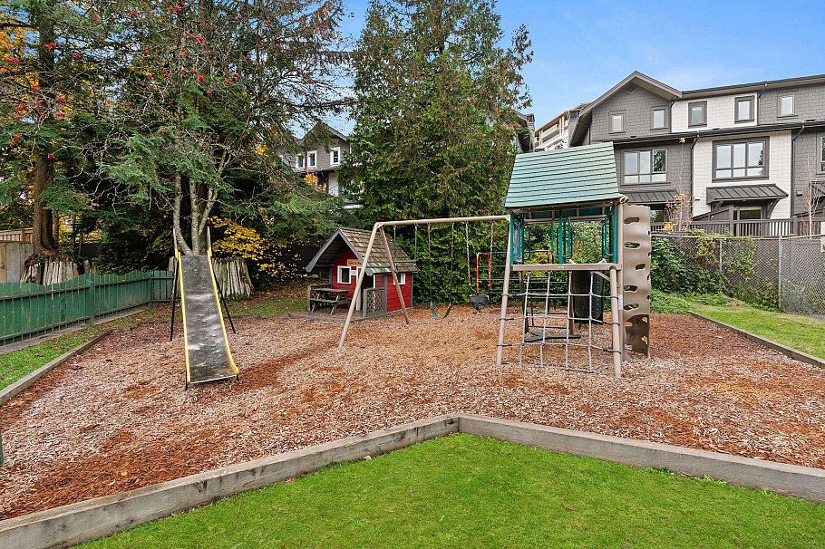 2307 Mountain Highway North Vancouver, BC - 37