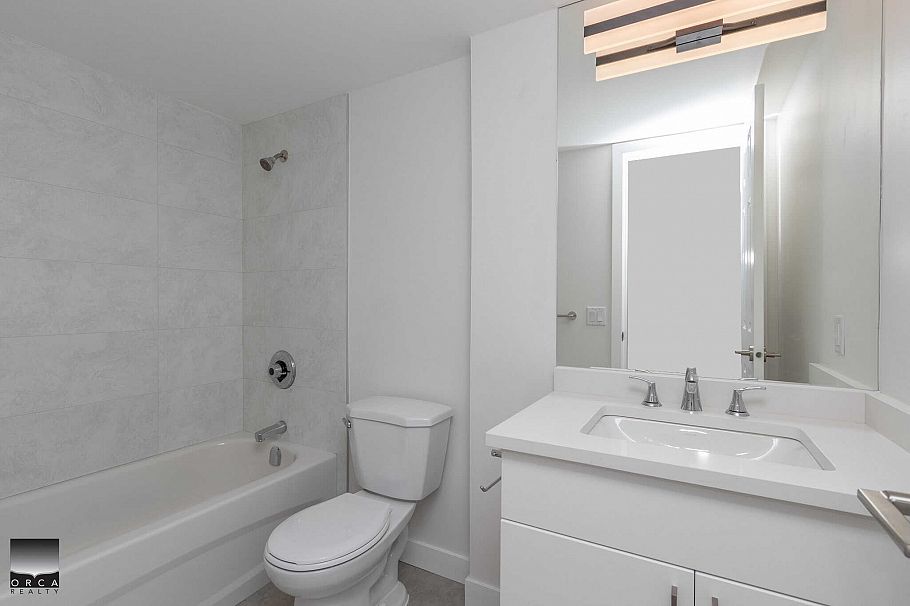 305 2016 FULLERTON AVENUE, North Vancouver BC V7P 3E6 North Vancouver, BC - 14