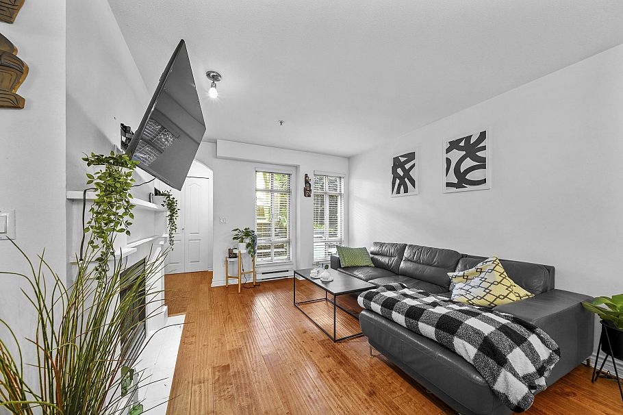 3068 W 4th Avenue Vancouver, BC - 2