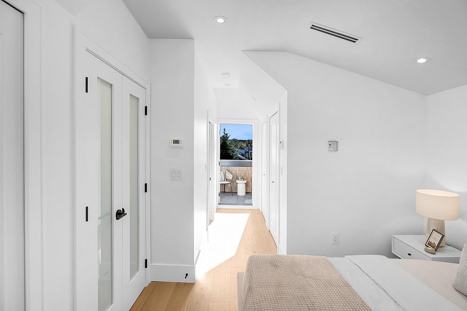 1 2565 Dundas Street Vancouver, BC - 23