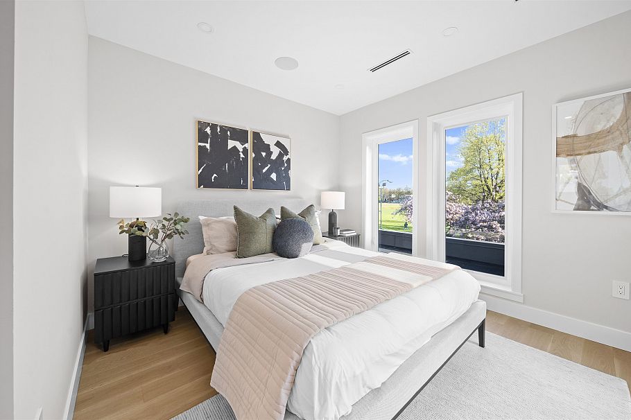 2455 W 10th Avenue Vancouver, BC - 25