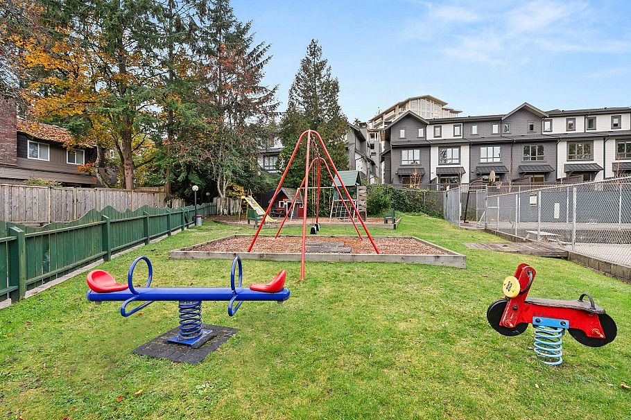 2307 Mountain Highway North Vancouver, BC - 35