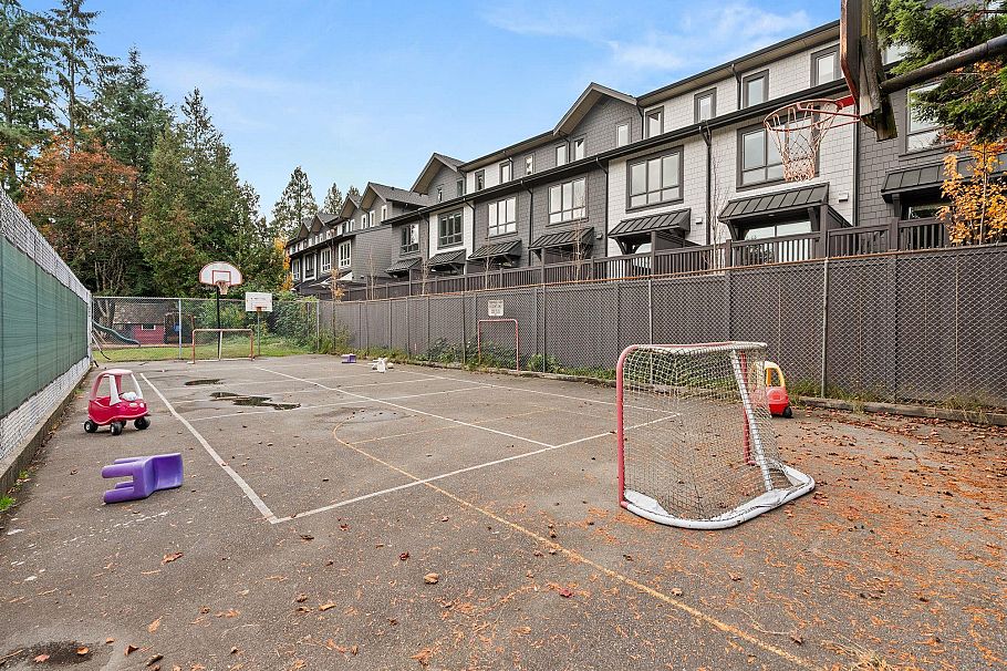 2307 Mountain Highway North Vancouver, BC - 38