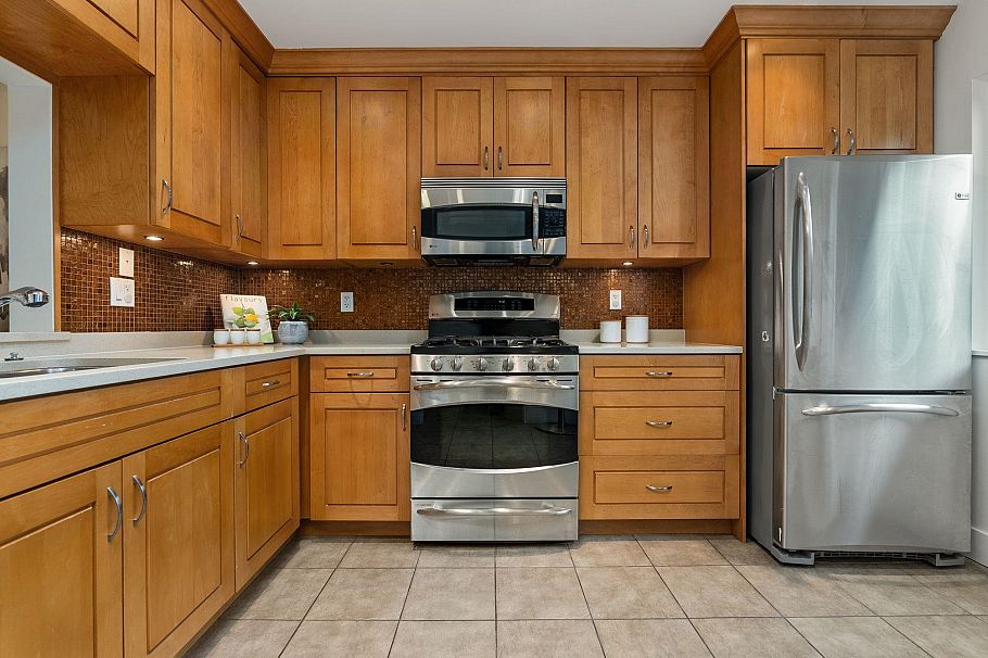 2307 Mountain Highway North Vancouver, BC - 8