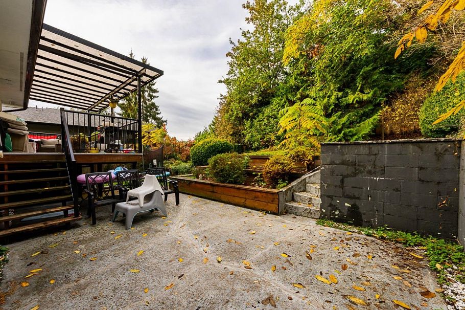 4377 Mountain Highway North Vancouver, BC - 30