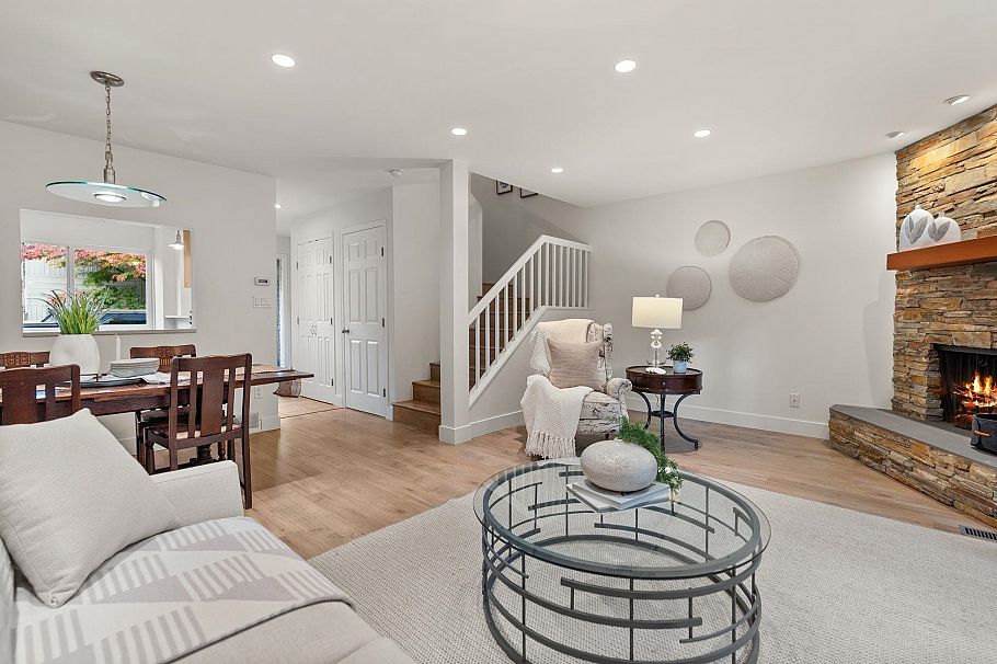 2307 Mountain Highway North Vancouver, BC - 2