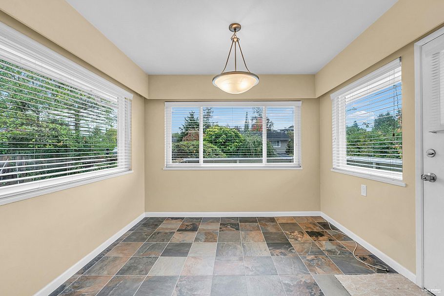 2056 W 29th Avenue Vancouver, BC - 10