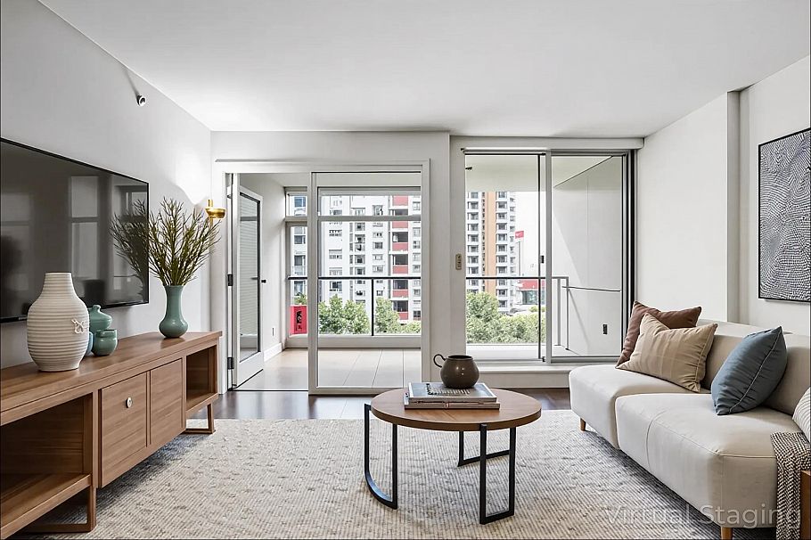 816 161 W Georgia Street Vancouver, BC - 1