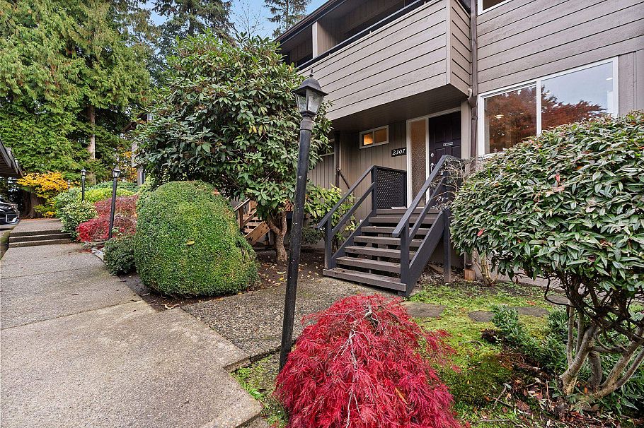 2307 Mountain Highway North Vancouver, BC - 26