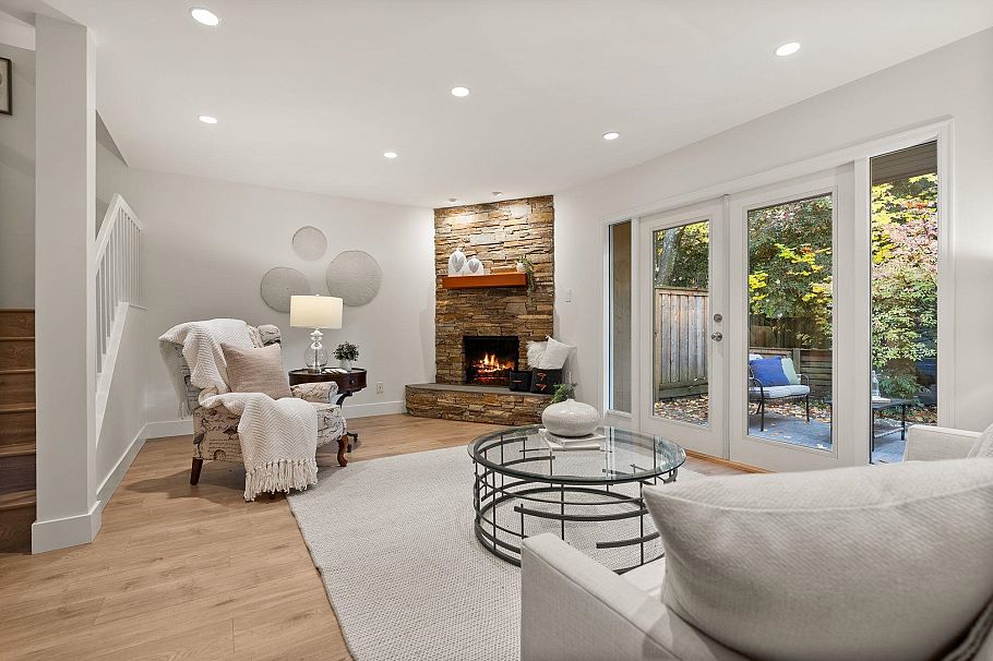 2307 Mountain Highway North Vancouver, BC - 1