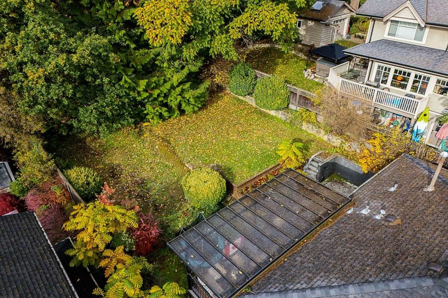 4377 Mountain Highway North Vancouver, BC - 38