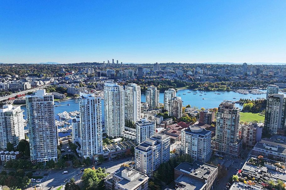 602 1177 Pacific Boulevard Vancouver, BC - 1