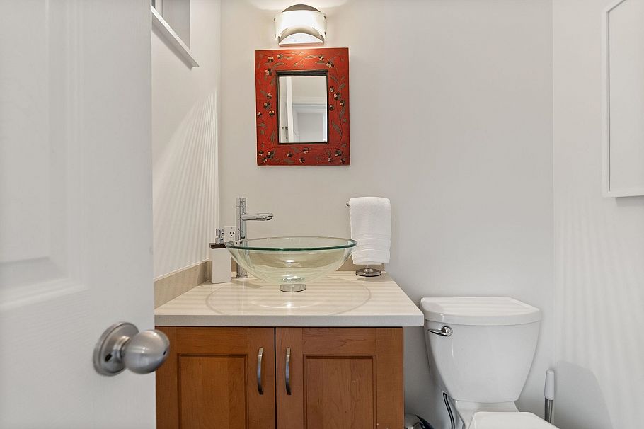 2307 Mountain Highway North Vancouver, BC - 12