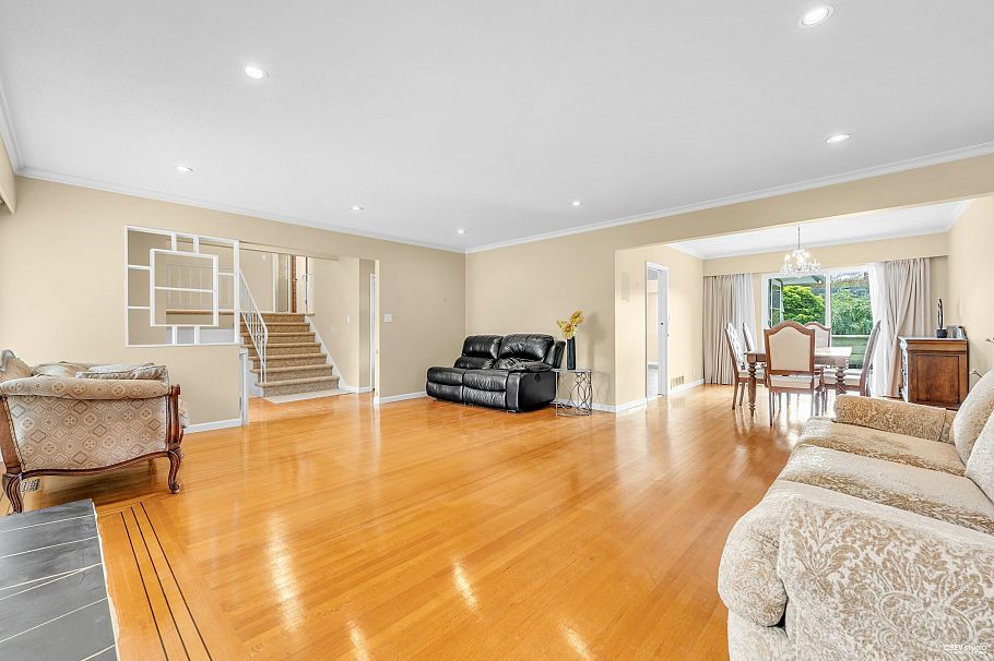 2056 W 29th Avenue Vancouver, BC - 4