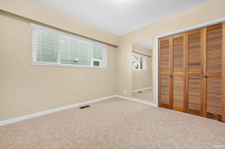 2056 W 29th Avenue Vancouver, BC - 17