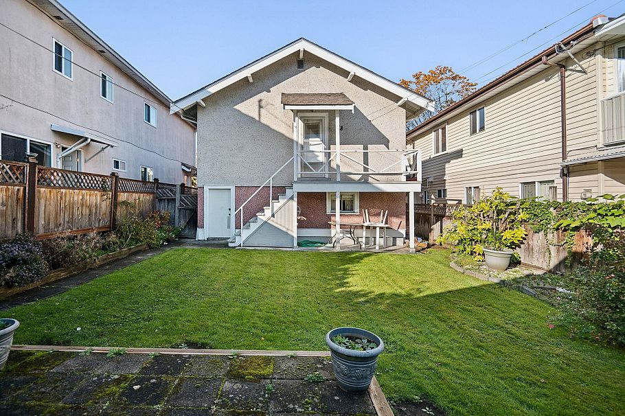 2258 Kitchener Street Vancouver, BC - 33