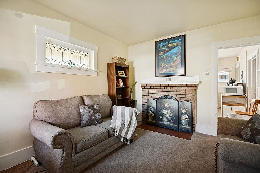 2258 Kitchener Street Vancouver, BC - 5