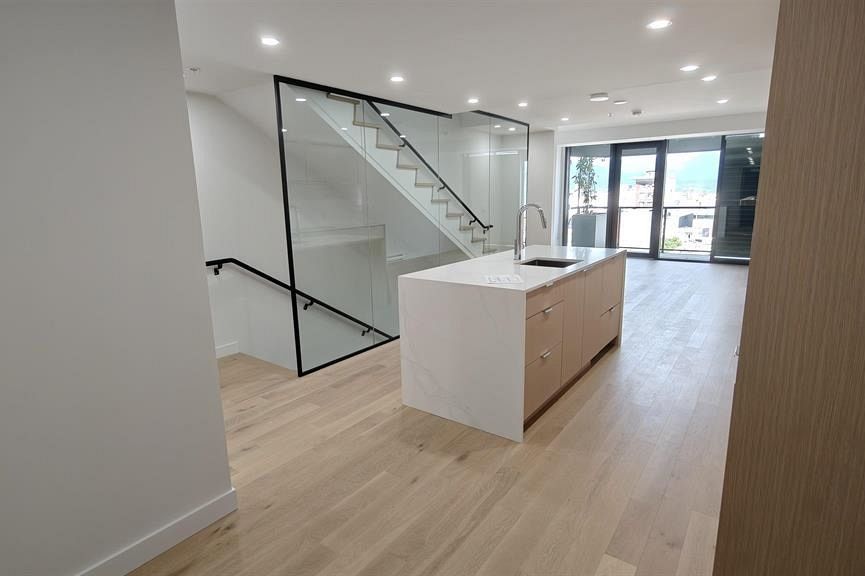 901 239 Keefer Street Vancouver, BC - 1