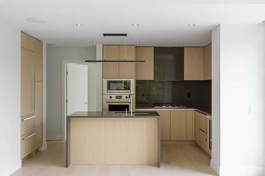 302 3636 W 39th Avenue Vancouver, BC - 1