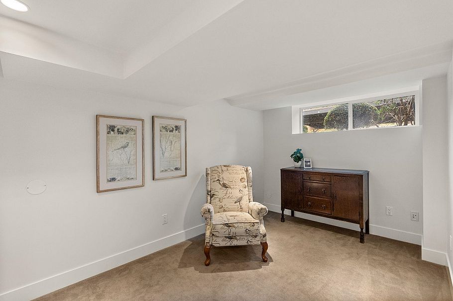 2307 Mountain Highway North Vancouver, BC - 23