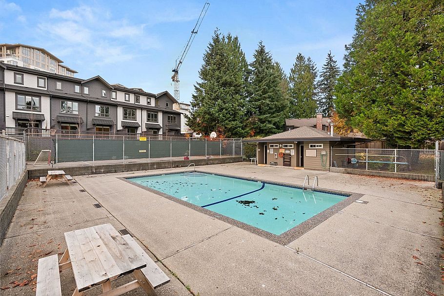 2307 Mountain Highway North Vancouver, BC - 36