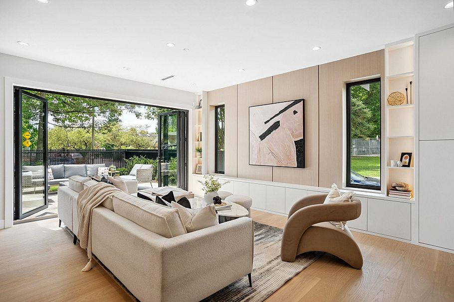 2307 E 3rd Avenue Vancouver, BC - 5