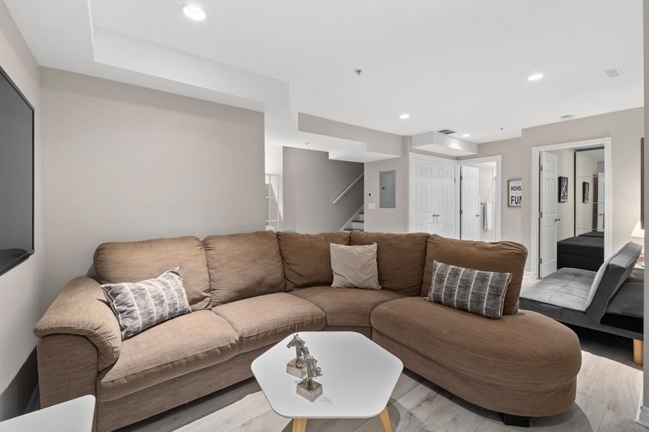 3135 Sunnyhurst Road North Vancouver, BC - 26