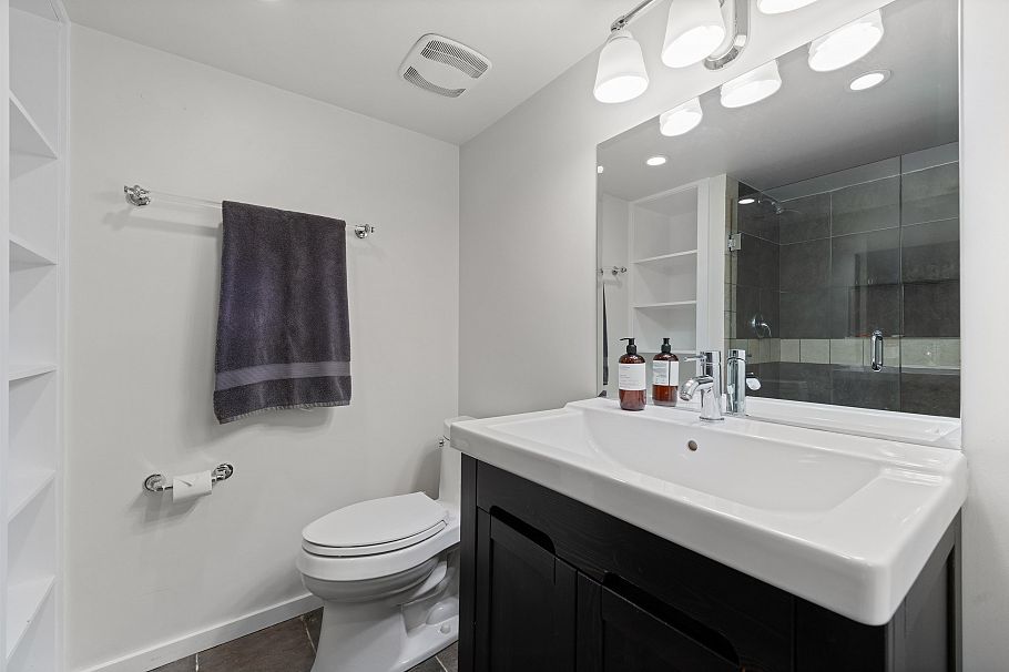 2138 W 21st Avenue Vancouver, BC - 21