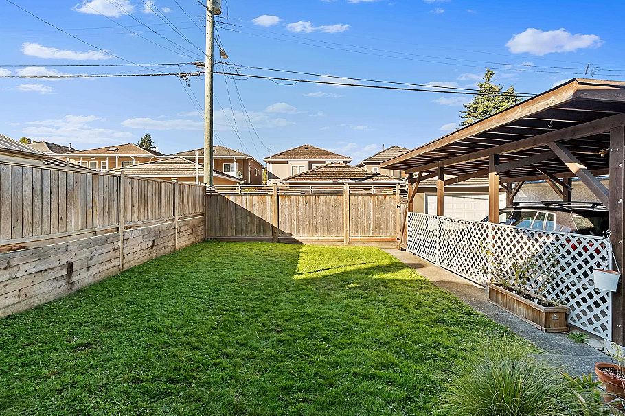 4833 Henry Street Vancouver, BC - 29