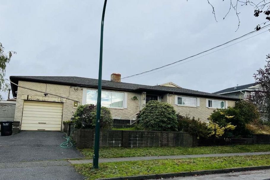 753 E 55th Avenue Vancouver, BC - 2