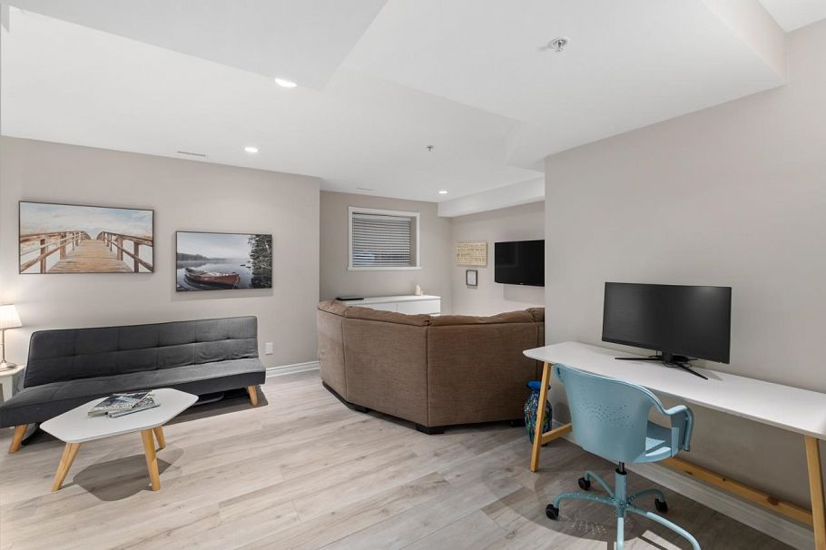 3135 Sunnyhurst Road North Vancouver, BC - 24