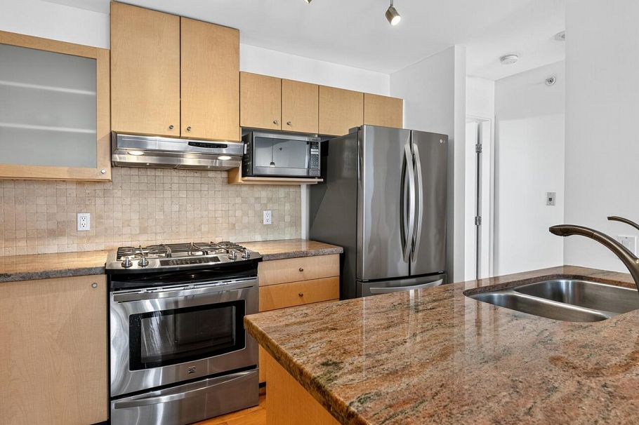 907 124 W 1st Street North Vancouver, BC - 9