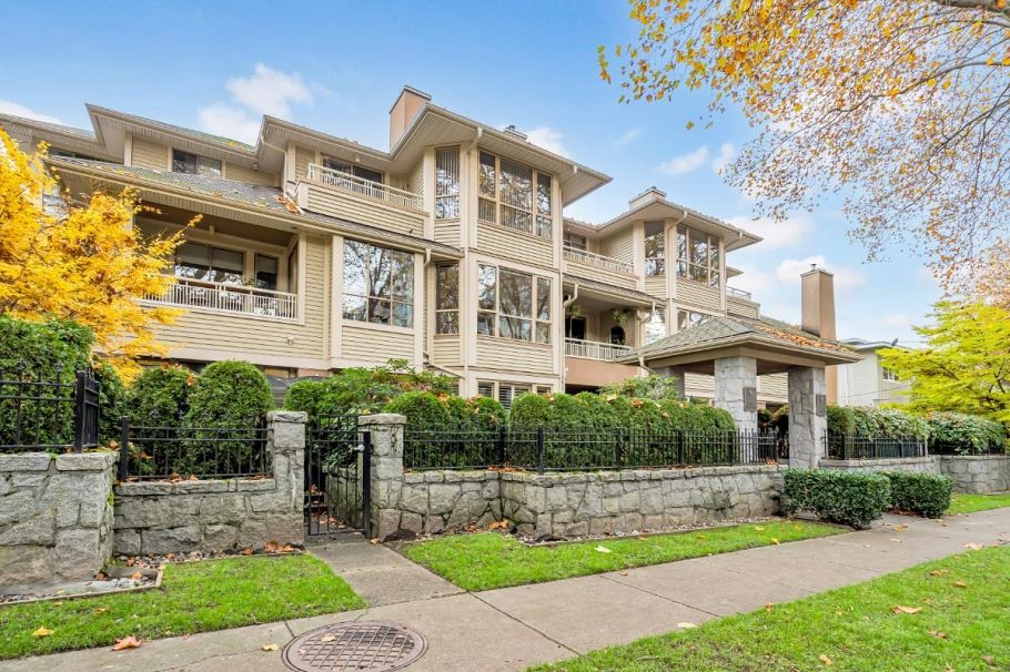 309 3755 W 8th Avenue Vancouver, BC - 1