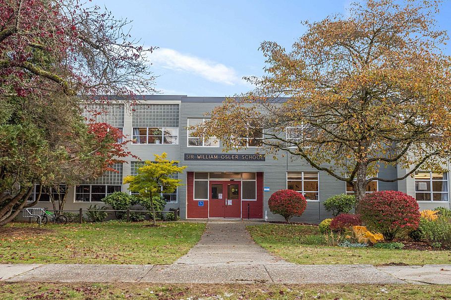 1088 W 42nd Avenue Vancouver, BC - 38