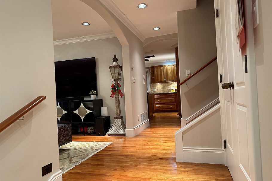 1822 Sasamat Street Vancouver, BC - 8