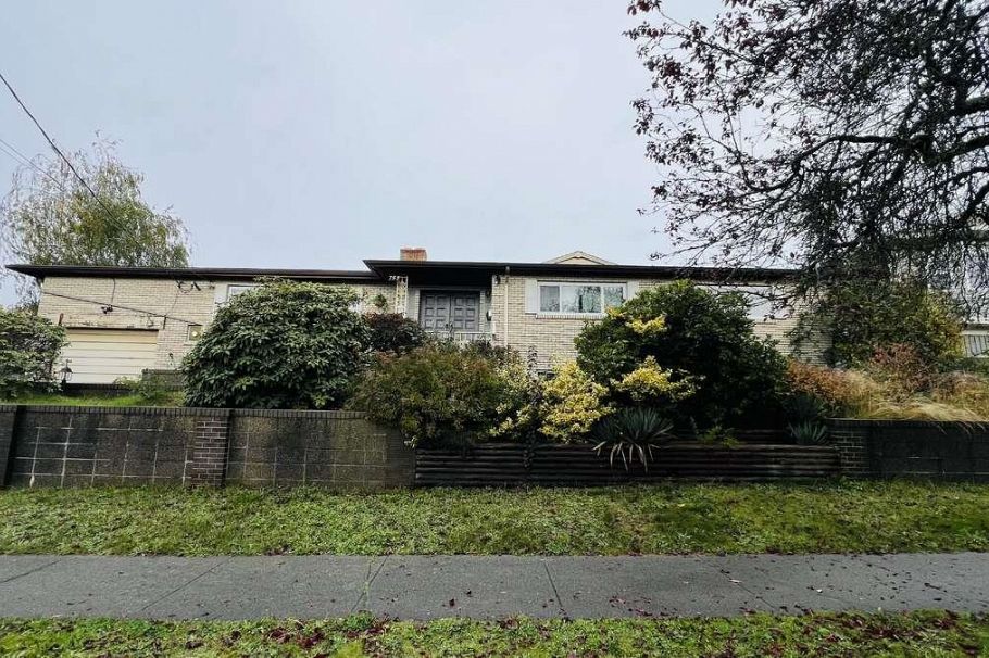 753 E 55th Avenue Vancouver, BC - 4