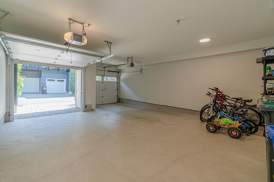 11 933 Premier Street North Vancouver, BC - 26