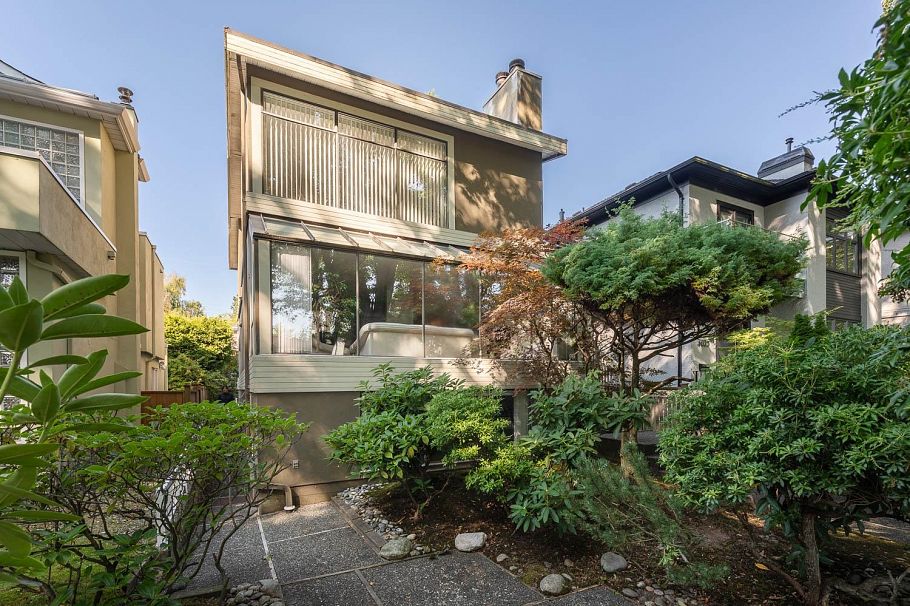 4027 W 32nd Avenue Vancouver, BC - 1