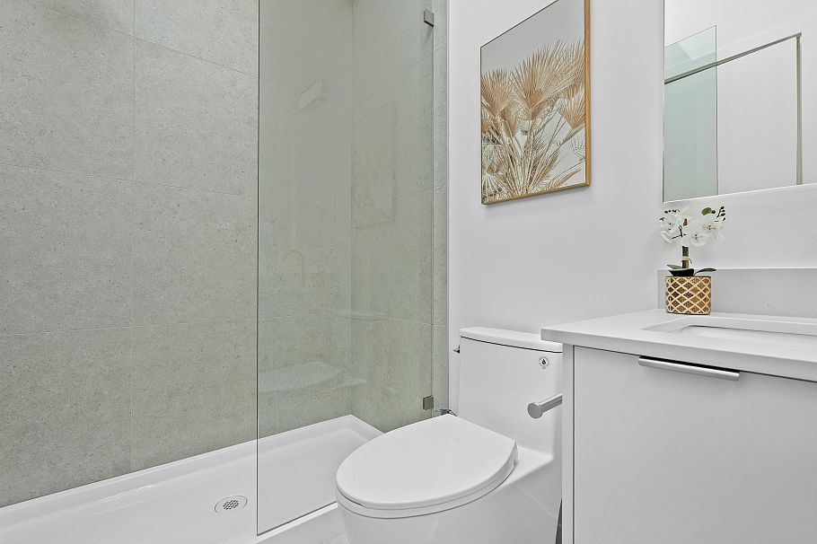 2 2253 Grant Street Vancouver, BC - 27