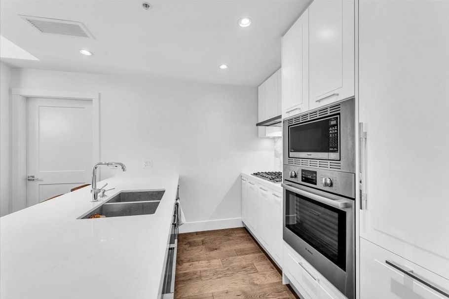 101 7878 Granville Street Vancouver, BC - 7