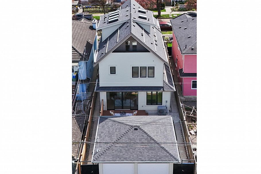 2 2253 Grant Street Vancouver, BC - 33