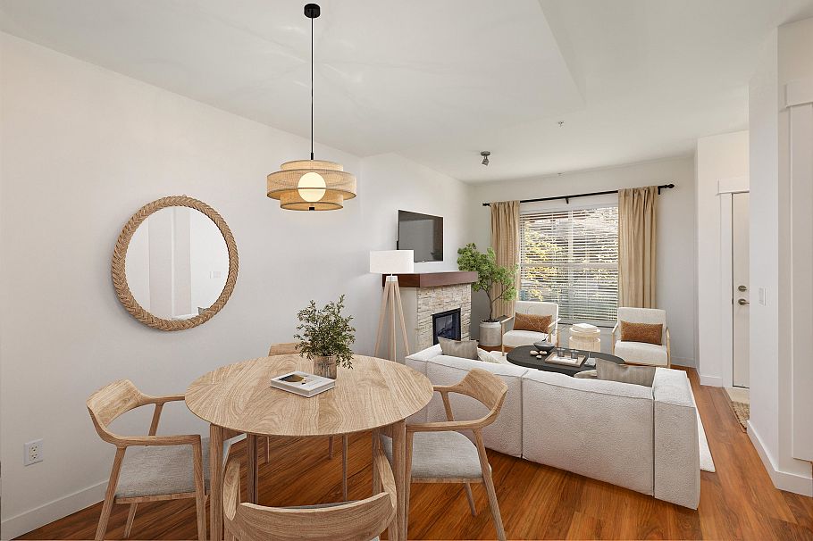 4 307 E 15th Street North Vancouver, BC - 5