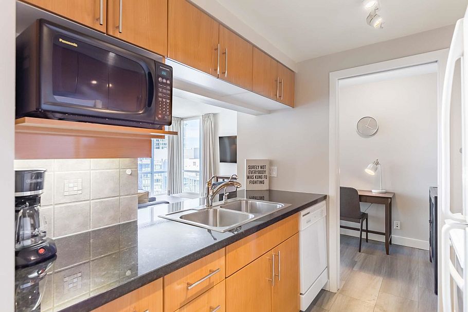 2907 193 Aquarius Mews Vancouver, BC - 12