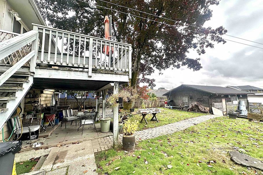 313 E 13th Street North Vancouver, BC - 11