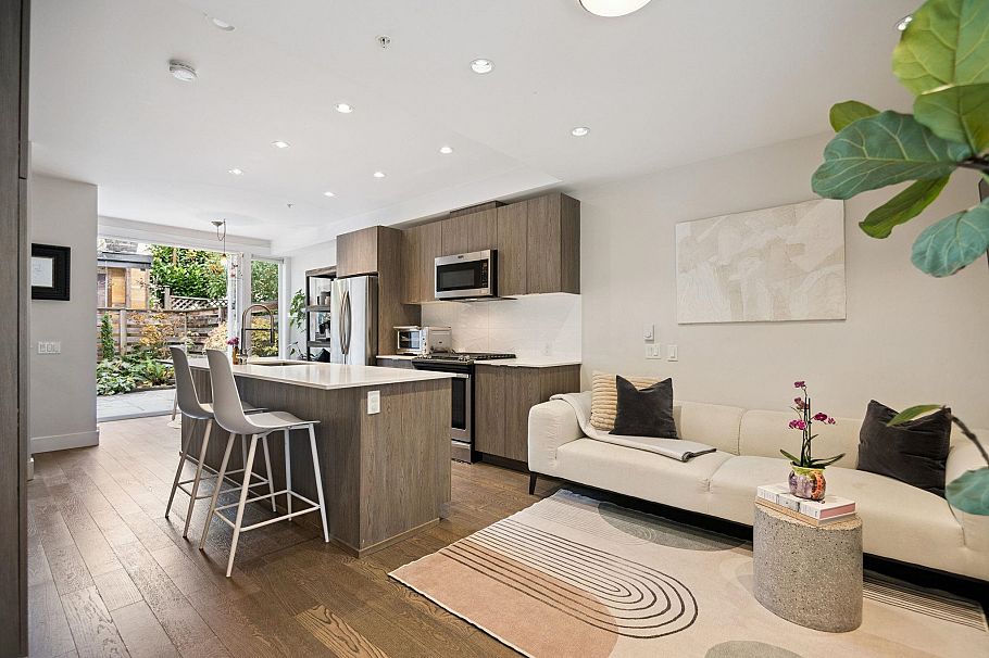 13 531 East 16th Avenue Vancouver, BC - 2