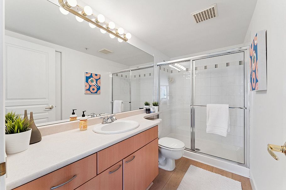 601 108 E 14th Street North Vancouver, BC - 23