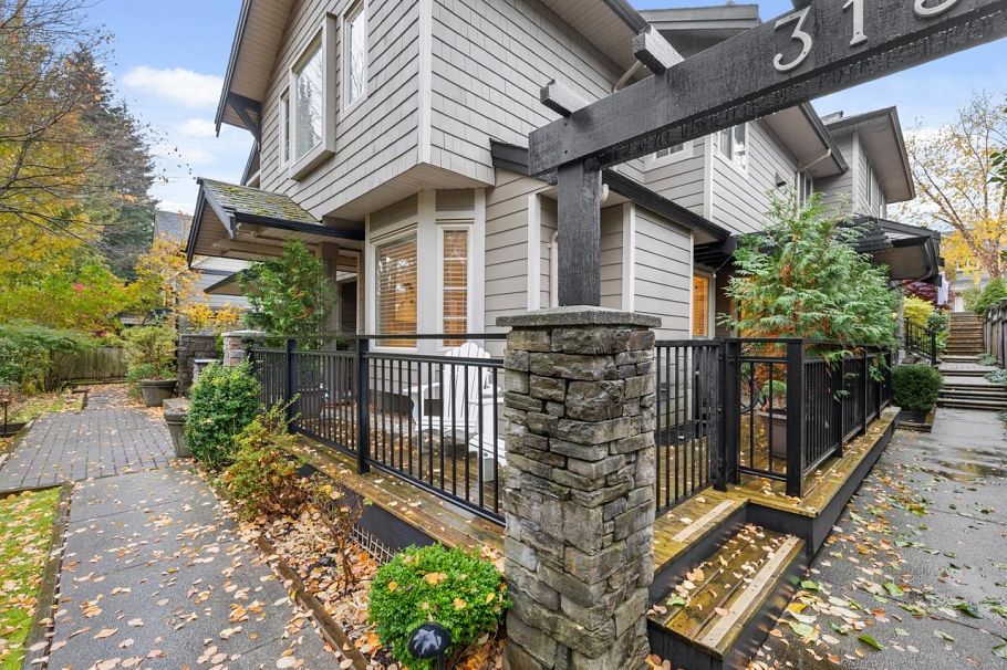 3135 Sunnyhurst Road North Vancouver, BC - 29