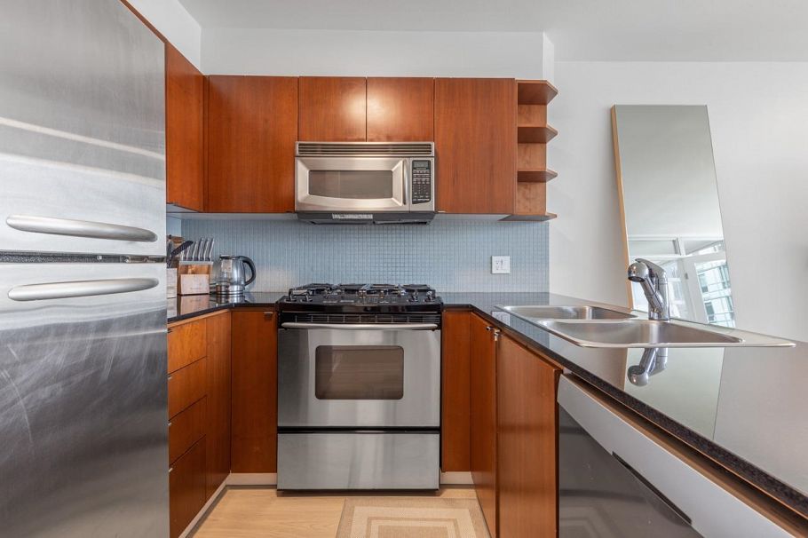 1102 822 Seymour Street Vancouver, BC - 2