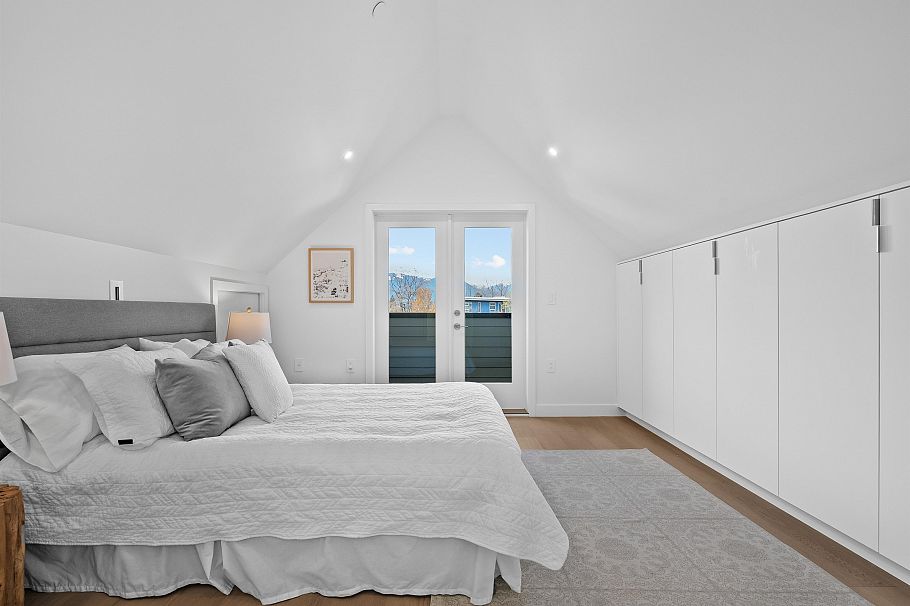 2 2253 Grant Street Vancouver, BC - 28